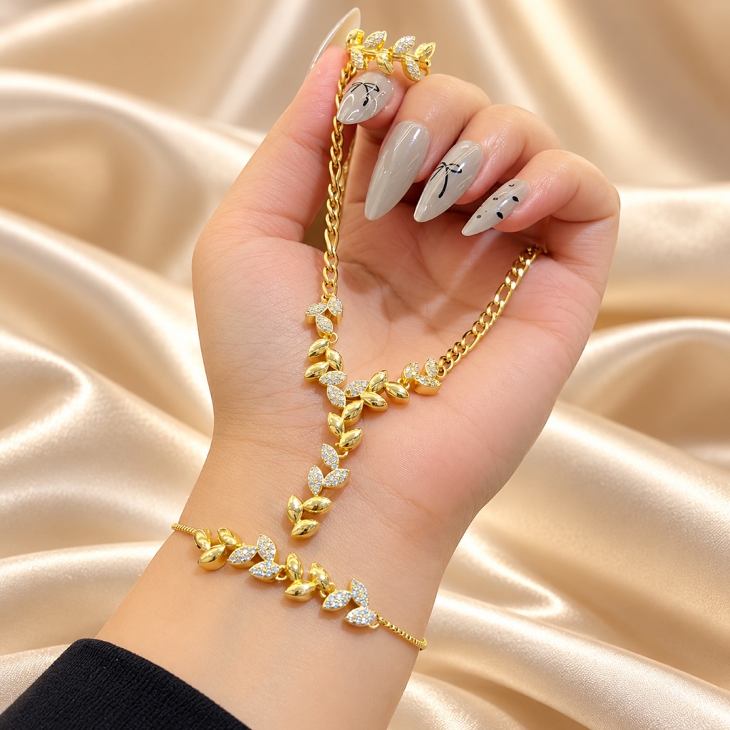 طقم ورق شجر مرصّع ذهبي اللون (Gold-Tone Pavé Leaf Set)