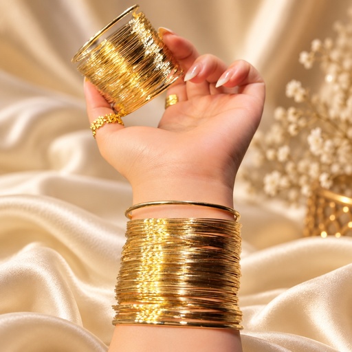 طقم غوايش رفيعة ذهبي اللون (Set of Thin Gold-Tone Bangles)