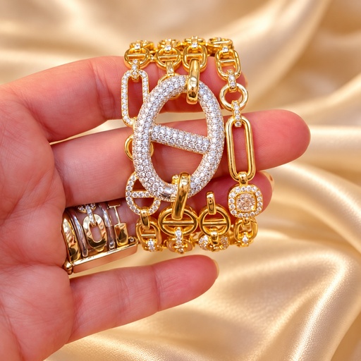 إسورة سلسلة ذهبي بحلقة مرصّعة فضي (Gold-Tone Chain Bracelet with Pavé Silver-Tone Link)