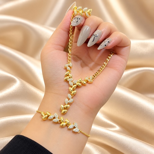 طقم ورق شجر مرصّع ذهبي اللون (Gold-Tone Pavé Leaf Set)