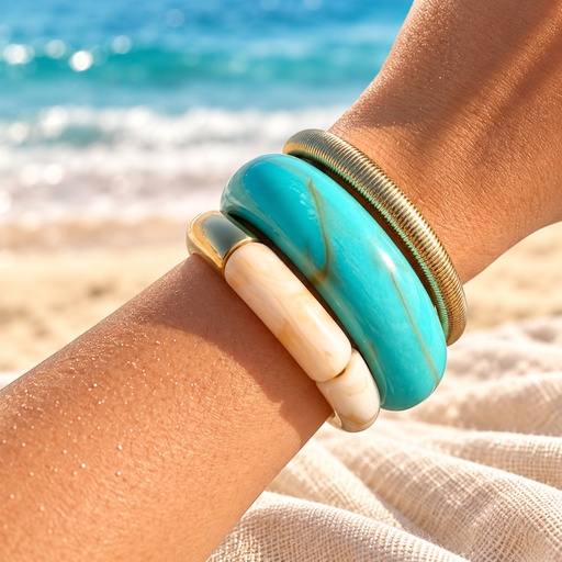 طقم أساور تركواز وكريمي وسوستة ذهبي (Bracelet Stack: Turquoise, Cream & Gold Coil)