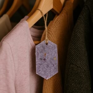 فواحات الدولاب المعطرة لتعطير الملابس باللون والعطر المفضل